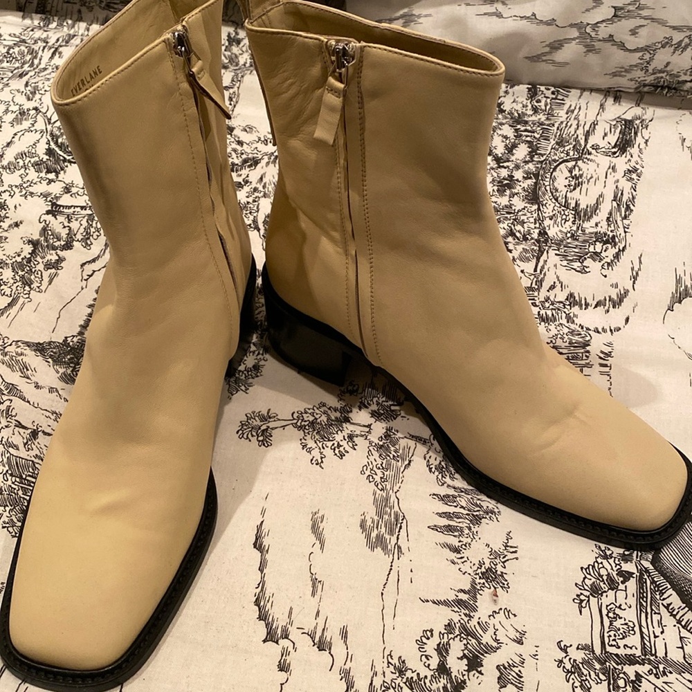 New Without Box Everlane Square Toe City Bootie- off white 9.5